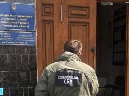 Глава судебной администрации в Ровненской области присваивал зарплату - СБУ