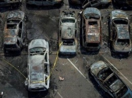 Протесты в США: спалили автосалон и сотню машин (видео)