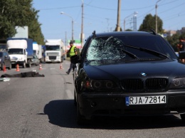 В Днепре на Донецком шоссе BMW насмерть сбил женщину на пешеходном переходе