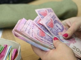 Зарплаты в Украине: кто в 2021 году получит прибавку