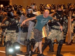 В центре Минска опять задерживали протестующих, в автозаки брали только мужчин