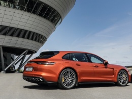 Новая версия и мощные моторы: Porsche обновил семейство Panamera