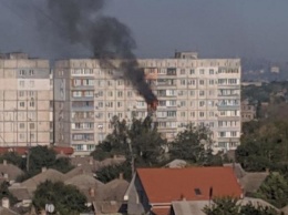 В Мариуполе в многоэтажке загорелся балкон, - ФОТО