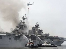 Названа основная версия пожара на горевшем четыре дня военном корабле США