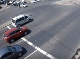 В Одессе ДТП на перекрестке спасло пешеходам жизнь - момент попал на видео