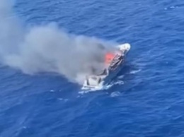 В Сардинии загорелась и утонула туристическая яхта