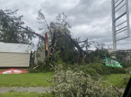 В штате Луизиана мощный ураган "Лора" унес жизни не менее шести человек, 500 000 домов разрушены. Фото, видео