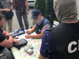 В центре Киева СБУ задержала сотрудника ГСЧС по подозрению в вымогательстве 70 тысяч долларов (фото, видео)