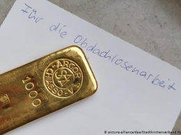 Пожилая немка подарила полкило золота для помощи бездомным (фото)