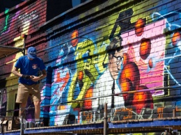 В Киеве появилась стена стрит-арта. Фото и видео