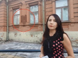 Властям не до культуры: за 3 года барельеф с дома-музея Яворницкого не найден и не восстановлен