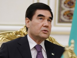 В восточной Туркмении жителей вынуждают покупать портреты президента вместе с продуктами