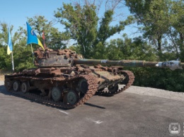 Подбитый оккупантами танк стал в Донецкой области памятным знаком защитникам Украины