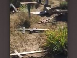 В Марганце вандалы устроили шабаш на кладбище