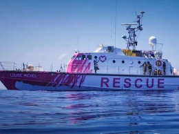 Бэнкси показал судно для спасения мигрантов от бездействия властей ЕС