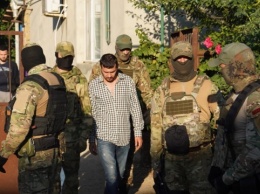 Оккупанты снова пришли с обысками к крымским татарам, четверо задержанных