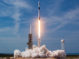 SpaceX успешно запустила ракету Falcon 9 с тремя спутниками на борту