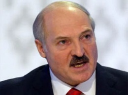 Лукашенко стал героем мемов после нового фото с автоматом