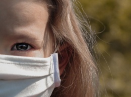 Учителя и ученики украинских школ будут покупать защитные маски и антисептики за свой счет - Ирина Геращенко