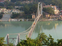 В Индии арестована француженка, снявшаяся голой на священном мосту