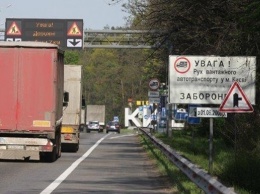 Водителей за неделю оштрафовали на три млн гривен за перегруз фур