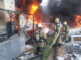 МЧС-ники потушили сильный пожар в районе Симферопольской ТЭЦ, - ФОТО