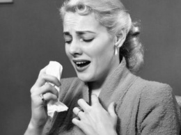 Медики ответили, вредно ли сдерживать чихание