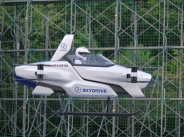 В Японии летающее авто впервые поднялось в воздух с человеком на борту (ВИДЕО)