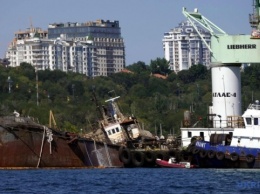 Танкер Delfi отбуксируют в порт в период с 3 по 5 сентября - Труханов