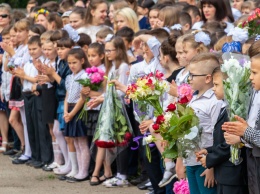 Маски и антисептики: как в школах Днепра прошло 1 сентября?