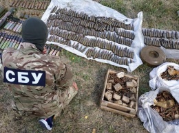 На Луганщине выявили схрон со снарядами и гранатометами