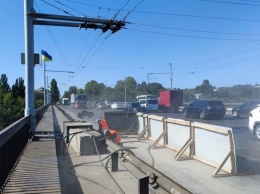 Во время ремонтных работ на Ингульском мосту Николаева, в дорожника кинули камнем, - ФОТО