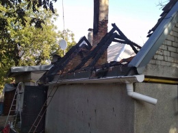 В Синельниковском районе горела пристройка к жилому дому