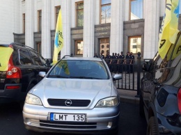 Под Верховной Радой снова митингуют "еробляхеры": каковы требования