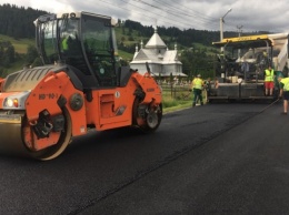 В высокогорном районе Прикарпатья завершают ремонт двух дорог