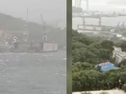 Во Владивостоке оторвало плавучий док и бросило на боевые корабли РФ (ВИДЕО)