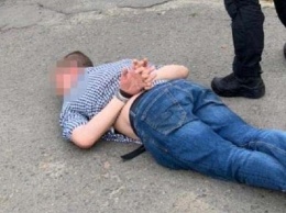 В Киеве полицейского задержали за торговлю наркотиками