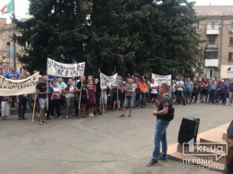 Криворожане вышли на митинг поддержать бастующих шахтеров