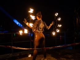 Гогольfest в Херсоне открыли вечерним шоу на Трофейном мосту