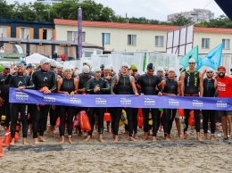 Вопреки непогоде: на Ланжероне прошли соревнования по плаванию на открытой воде