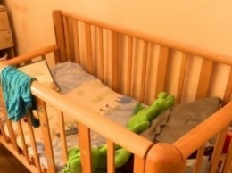 В Одессе мать закрыла 3-летнего сына в квартире на несколько дней: от голода жевал пакет