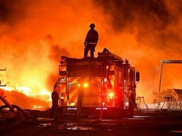 Десятки американцев оказались в кольце лесных пожаров