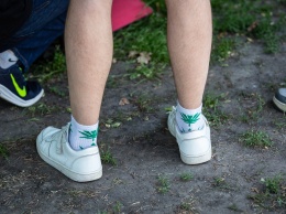 Жительницу Пензы оштрафовали за носки с изображением конопли