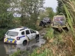 Под Мелитополем "утонул" автомобиль полиции (видео)