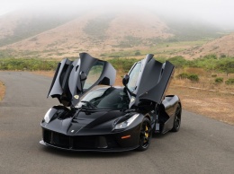 Бывший топ-менеджер Ferrari и Bugatti признался в получении взяток за продажу редких суперкаров