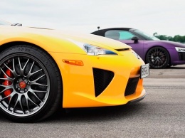 Посмотрите на битву Lexus LFA и Audi R8