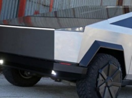 Энтузиастам удалось создать реплику Tesla Cybertruck на шасси Ford F-150 Raptor