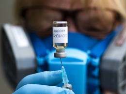 NYT: Гонка за вакцину против коронавируса сталкивает одних шпионов с другими