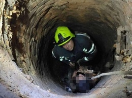 В Кировоградской области спасатели достали из канализационного люка девушку и парня