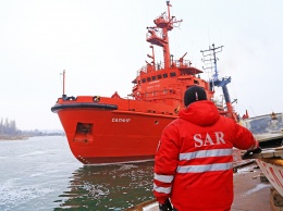 На судне поисково-спасательной службы произошло массовое отравление